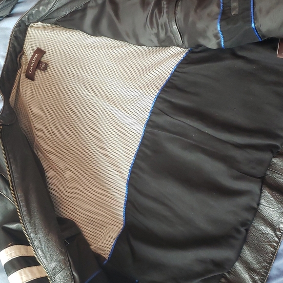 Mens Danier leather jacket. - Picture 7 of 7